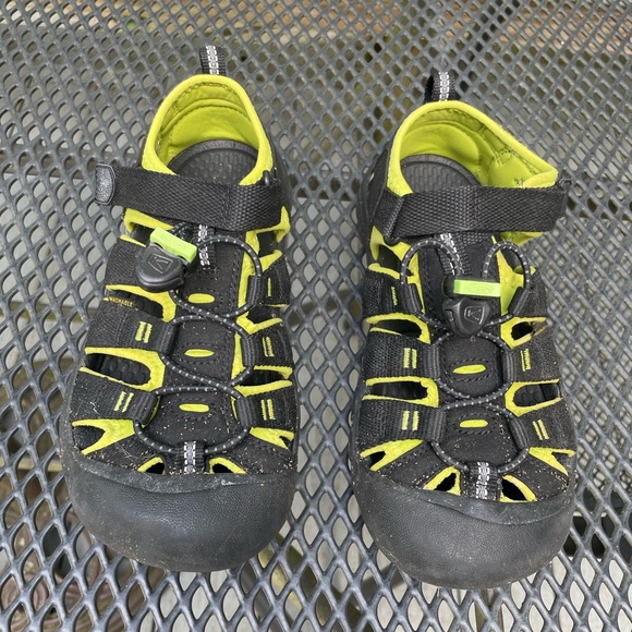 Keen kids size 2 water shoes - Picture 3 of 3